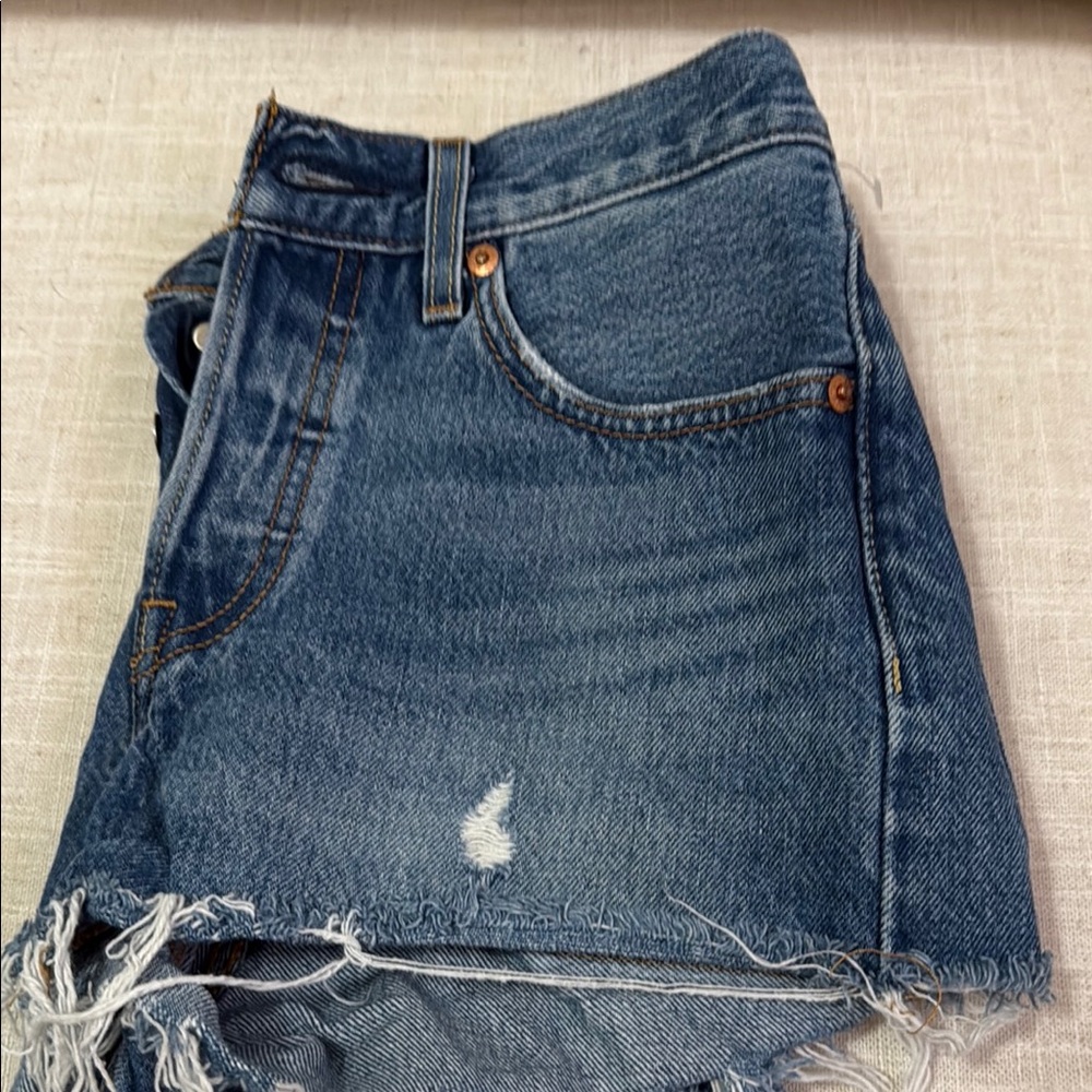 LEVI SHORTS - Picture 2 of 3